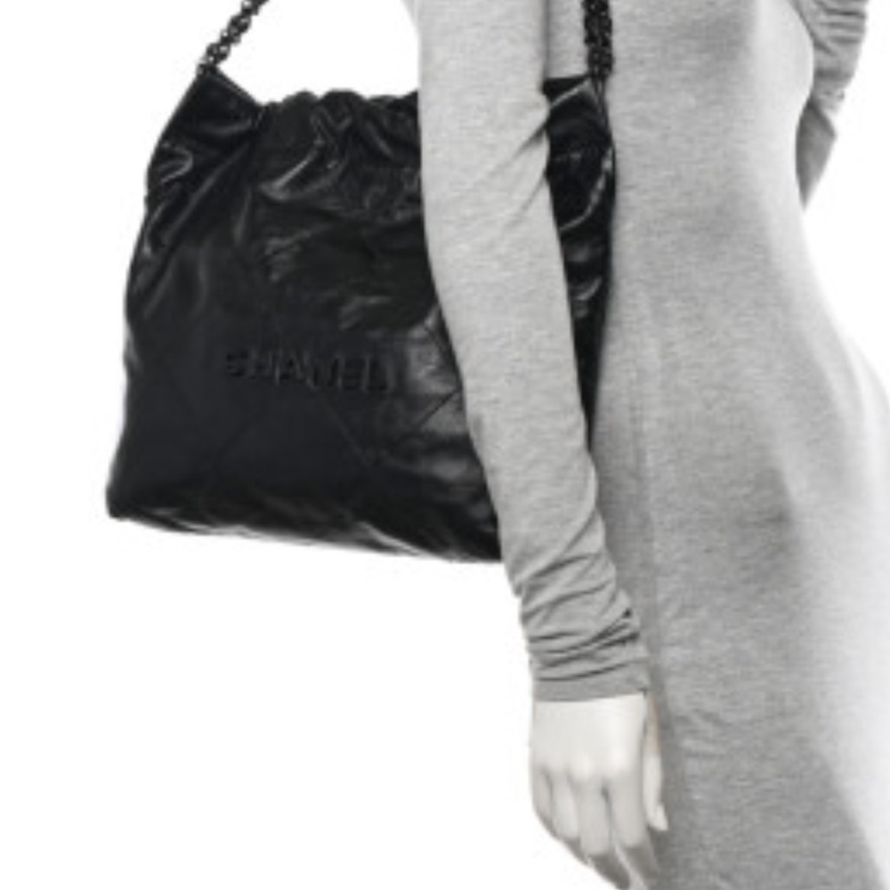 Chanel 22 Medium (SO Black) - like new